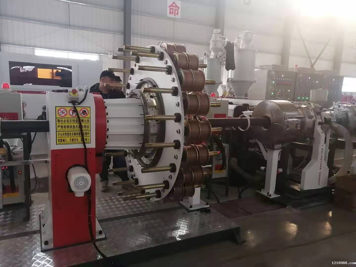 pe钢丝网骨架复合管生产线